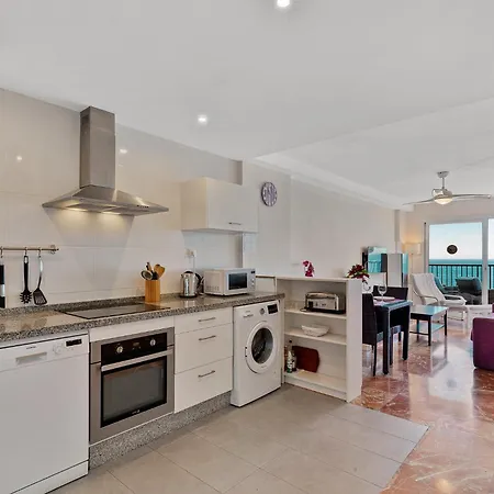 Espectacular Con Piscina Фуэнхирола